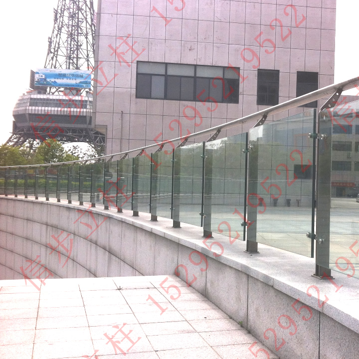 Xinbu Edelstahl Geländersäule wird für den unterirdischen Parkplatz Taizhou 100 ausgewählt