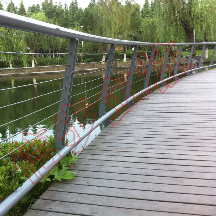 Xinbu Edelstahl Spray Plastiksäule schützt den Flusslauf des Mount Tai Park