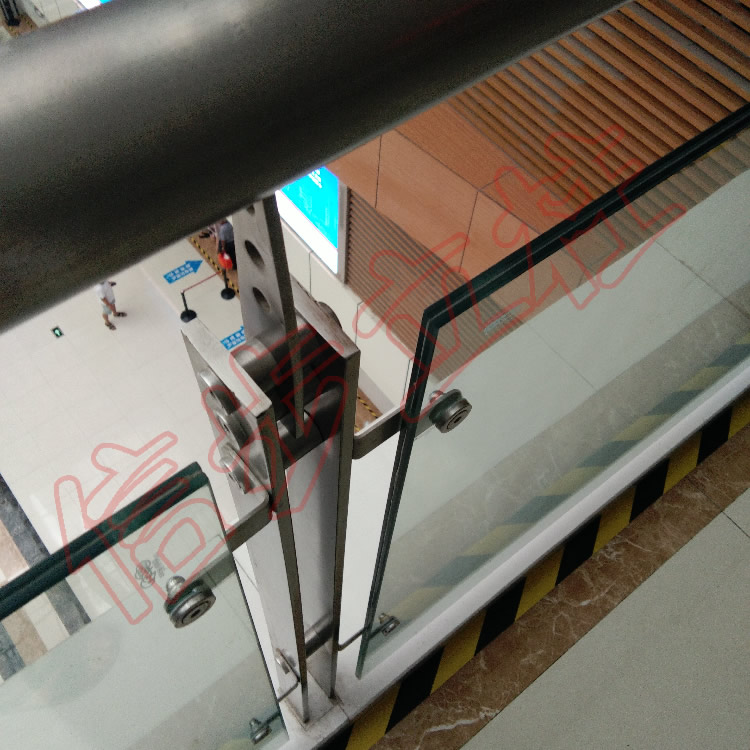 Xinbu-Säule liefert Edelstahlsäule für das vierte Volkskrankenhaus von Taizhou, das langlebig und von ausgezeichneter Qualität ist