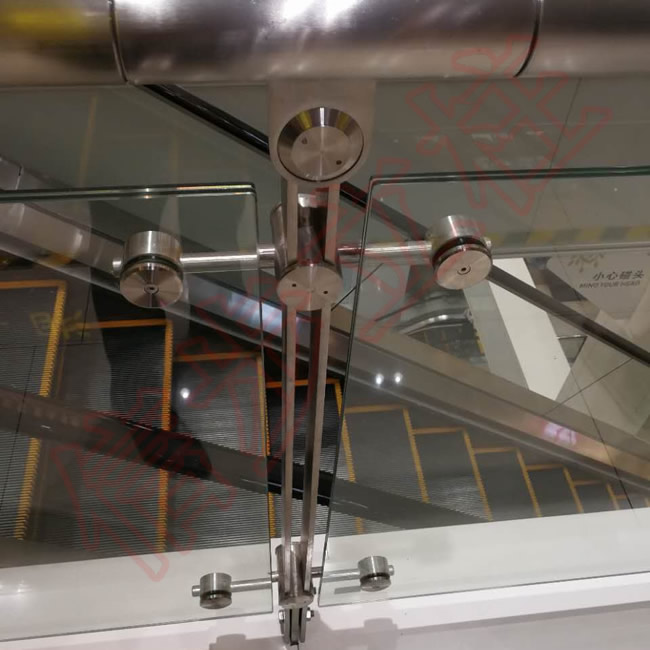 Xinbu Edelstahlsäule bietet Sicherheitsgarantie für Glasgeländer der Nanchang Metro, mit elegantem Aussehen