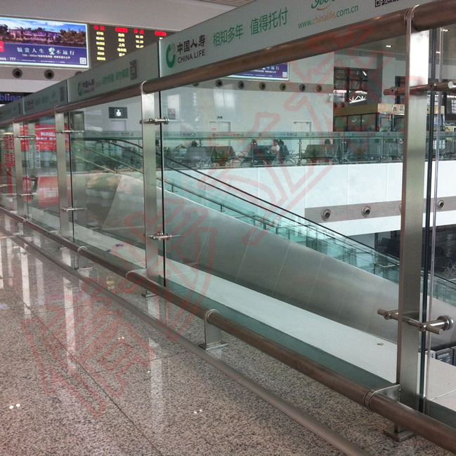 Xinbu Edelstahlsäule wird als Plattform Handlauf Stützsäule im Nordplatz des Nanjing Bahnhofs verwendet