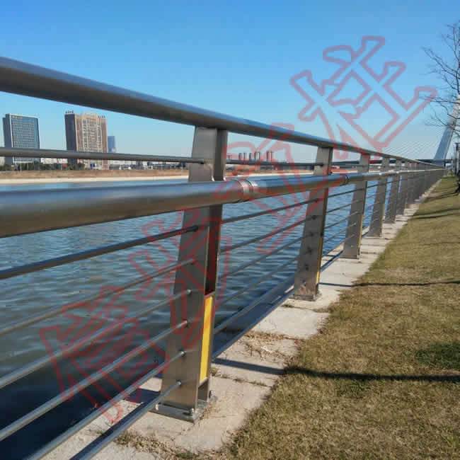 Xinbu Edelstahl Brückensäule wird auf Nantong Tonglu Kanalgeländer angewendet