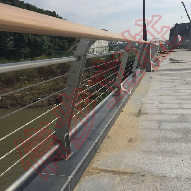 Xinbu Edelstahlsäule wird auf das Straßengeländerprojekt des Changzhou Yunhe East Road Reconstruction and Expansion Project angewendet