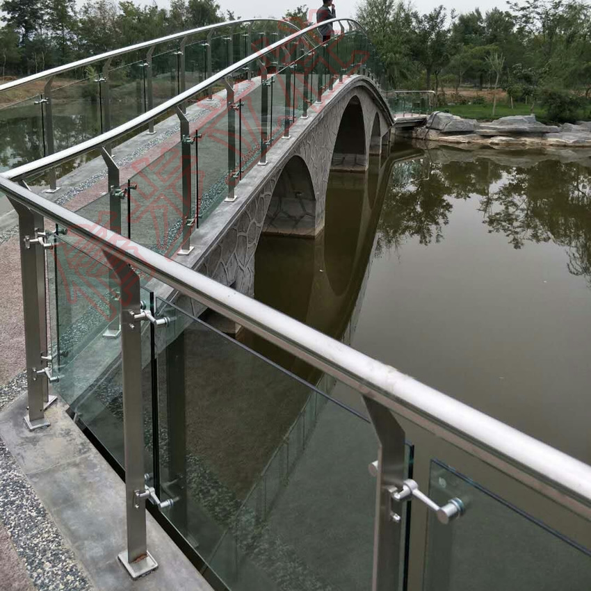 Weifang Beichen Oasis Wetland Park Bridge Geländersäule wählt Xinbu Edelstahlsäule