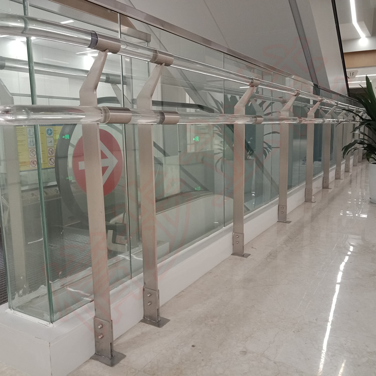 Xinbu Edelstahlsäule bietet Sicherheitsgarantie für das hohle Geländer des neuen Südkrankenhauses des Volkskrankenhauses Taizhou