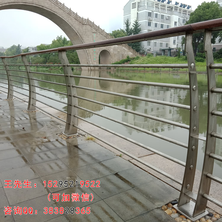 Xinbu Edelstahl Flussgeländer Säule wird für das Flussgeländer des Phoenix Flusses in Taizhou Stadt verwendet